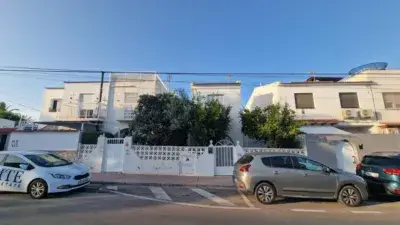 Adosado en Calas Blancas cerca del mar con 3 piscinas