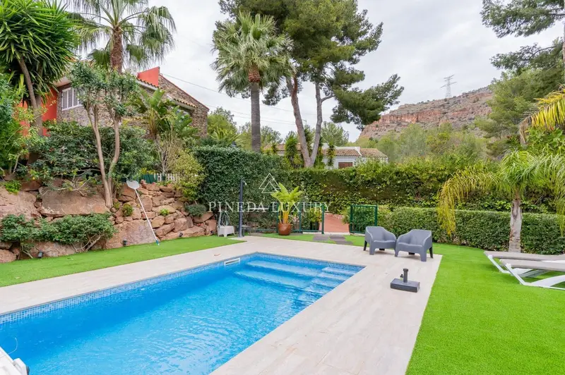 Chalet de Lujo en Los Monasterios Valencia