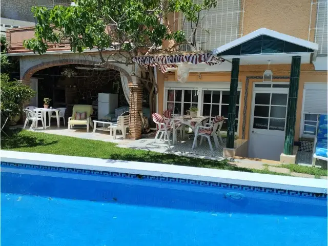 Casa-Villa de 2 Dormitorios alquiler Fuengirola, España