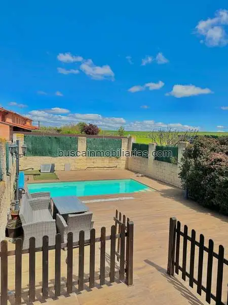 Chalet Adosado en Zamarramala Segovia con Piscina