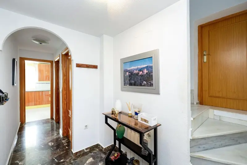 Chalet en Albolote con Parcela de 624m2 y Barbacoa