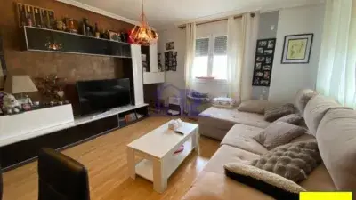 Piso en Venta Arcas Cuenca 3 Dormitorios 2 Baños Garaje