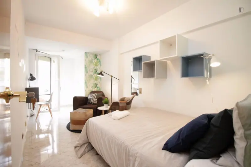 RH11 R3 Habitacion Doble con Balcon para Estudiantes y Jovenes Profesionales