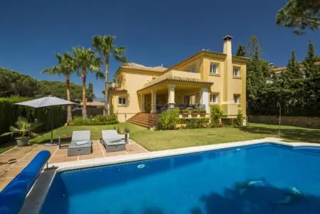 Villa en Elviria 4 Dormitorios Piscina Privada Cerca Playa