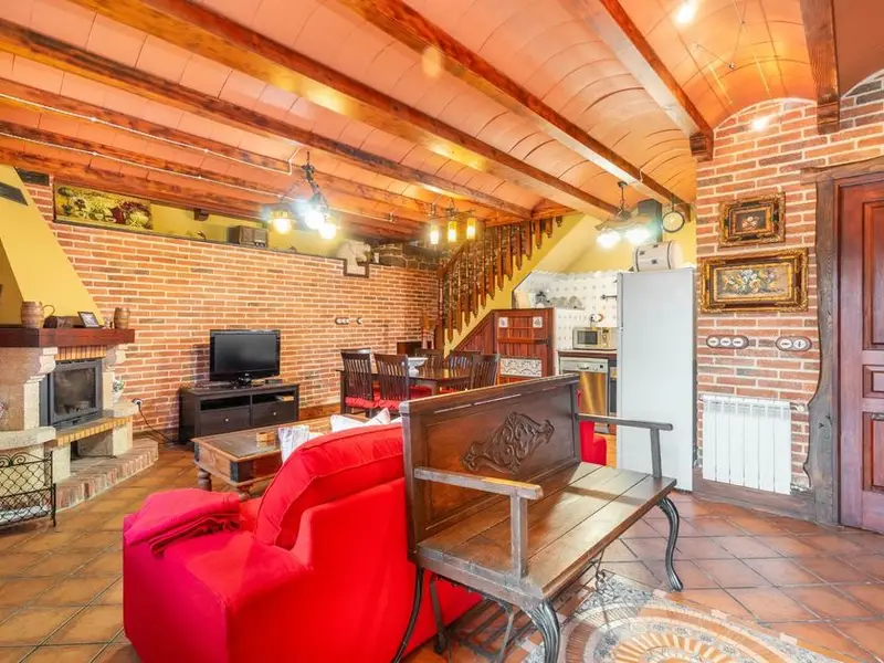 Chalet en venta en Lena Asturias con licencia vacacional