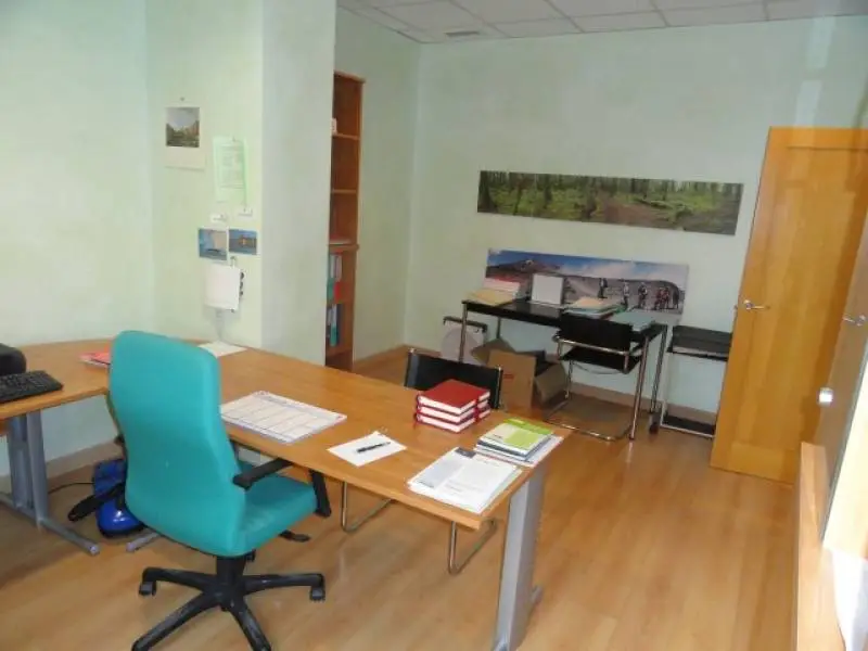 Venta Local Comercial en Novelda 4 Despachos