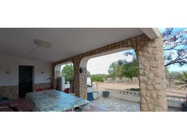 Casa en Venta en Mutxamel con Piscina y Terreno