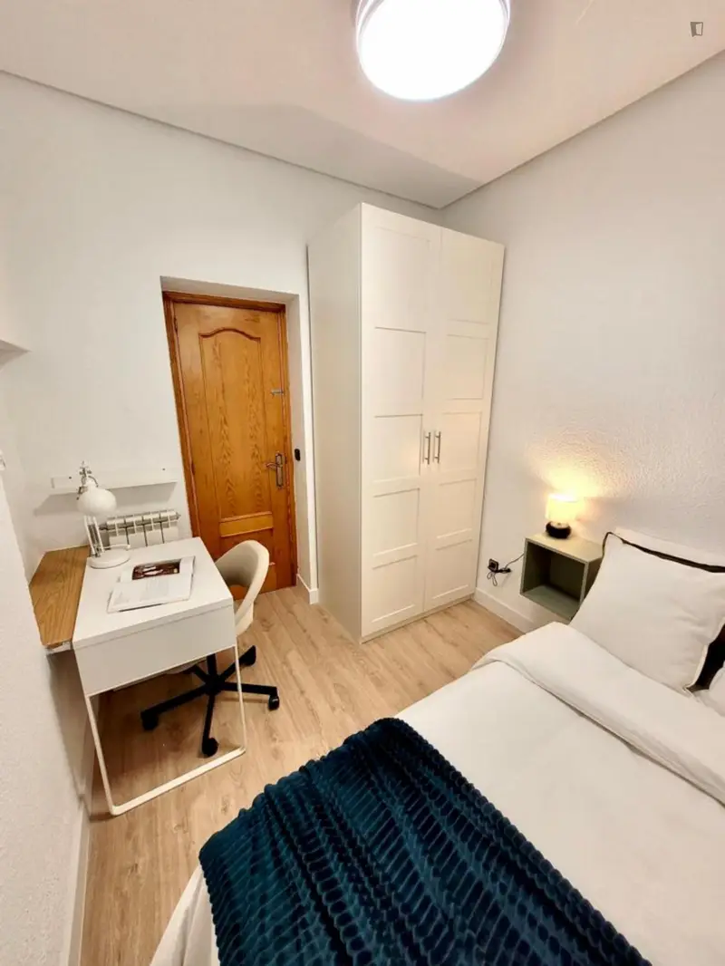 Habitacion Doble en piso Madrid para jovenes 18 35 anos