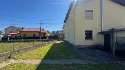 Casa con Jardin en Los Corrales de Buelna Dos Apartamentos