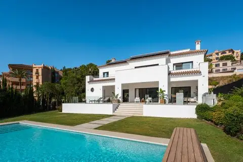 Villa de Lujo 5 Dormitorios en Elviria Marbella