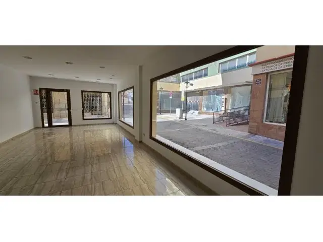 Local Comercial en Vera Playa Almeria Centro