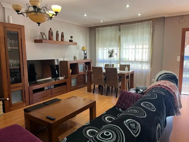 4 Dormitorios Casa Adosada en Almorad
i