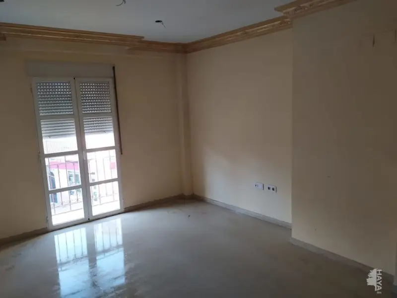 Piso en Lucena con 2 Baños y Trastero