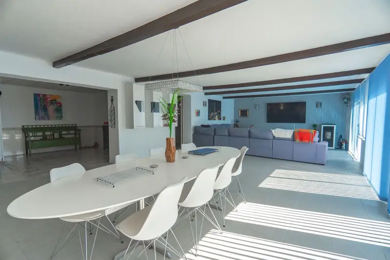 Finca Rural en Los Montesinos con 2 Piscinas y Espacio para Caravana
