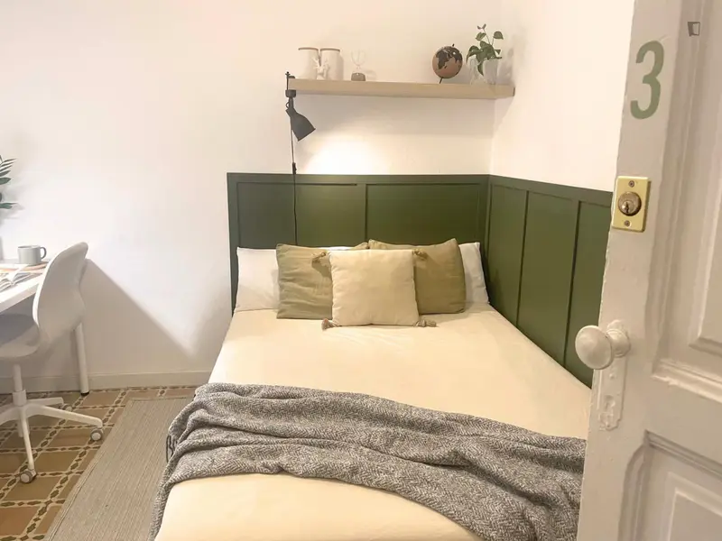 Apartamento con Balcon 2 habitaciones dobles y 1 individual