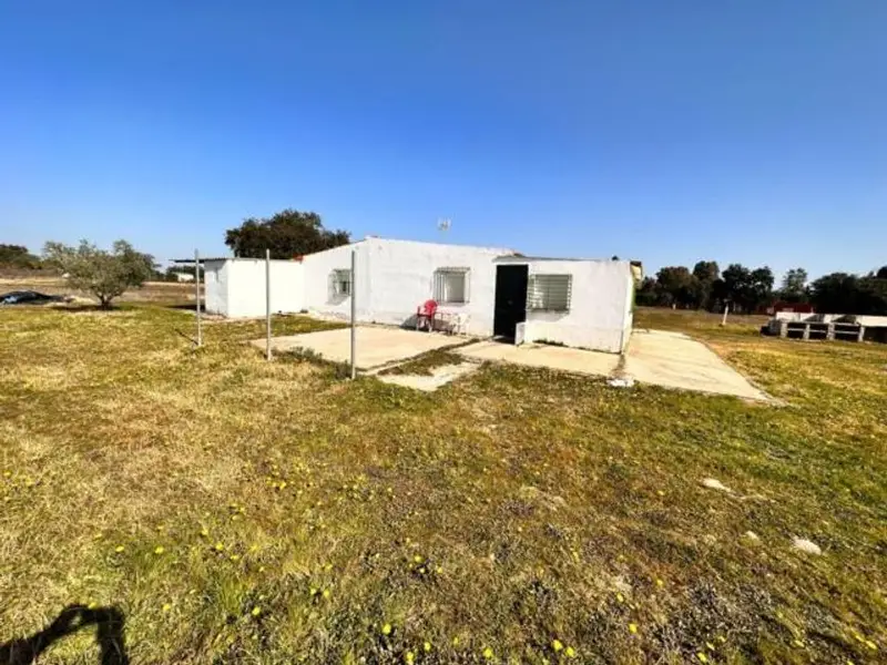 Chalet en Venta en Badajoz con Piscina y Gran Parcela