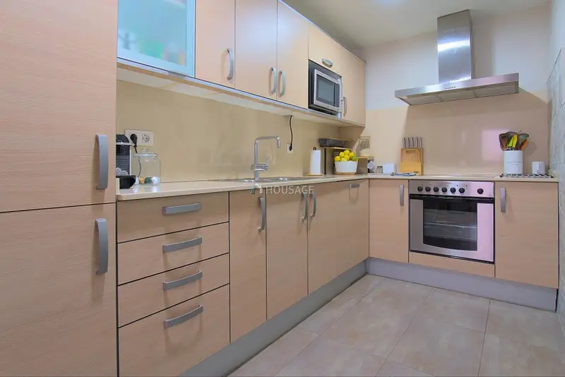 Piso en venta en Sant Feliu de Llobregat 5 habitaciones 2 baños