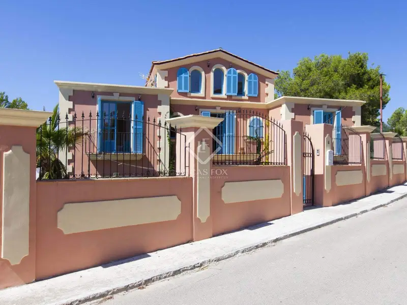 Chalet Colonial en Venta cerca de Sitges