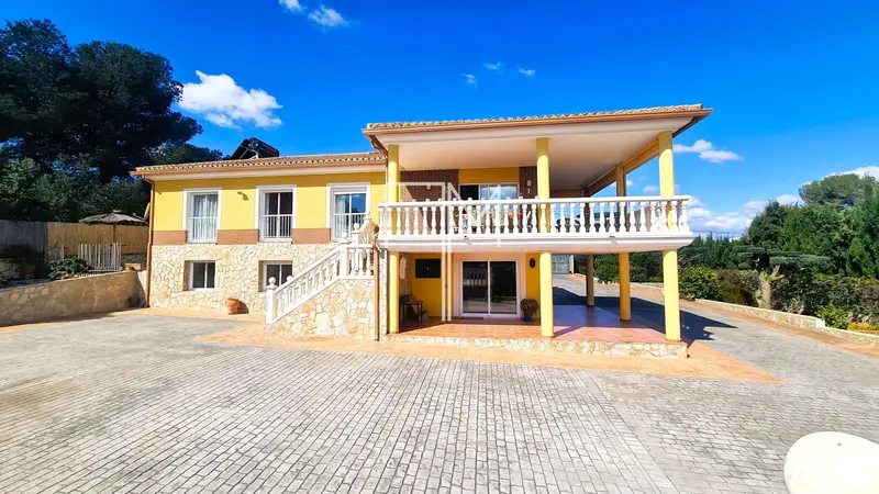 Chalet en Venta Alberic Valencia 3 Dormitorios Piscina