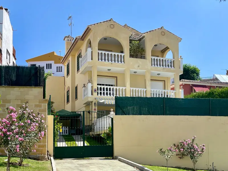 Casa Villa 4 Dormitorios El Coto Fuengirola Jardin Piscina