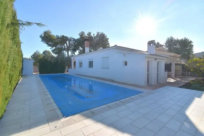 Villa 3 Dormitorios Piscina Altury Cerca Turis