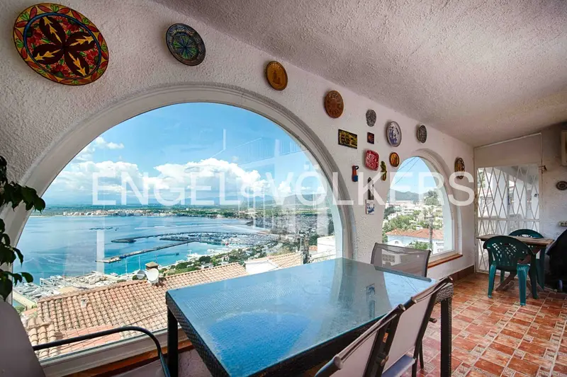 Chalet en Roses con Vistas al Mar Piscina y Jacuzzi