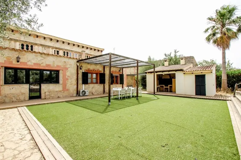 Finca Rústica en Mallorca con Licencia Turística para 12 Personas