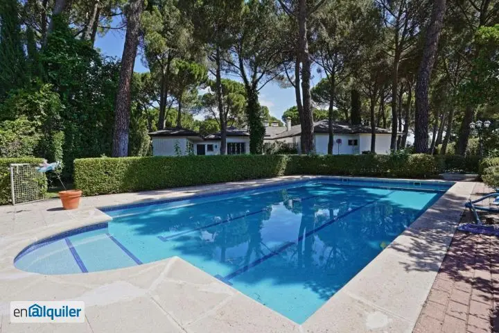 Alquiler Casa Piscina Villafranca del Castillo Lujo