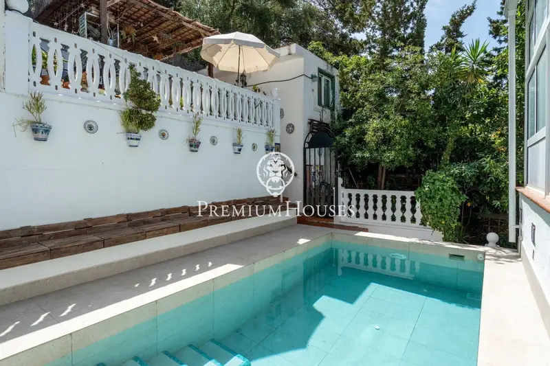 Chalet en Venta Bellamar Castelldefels Gran Espacio Exterior Piscina Barbacoa