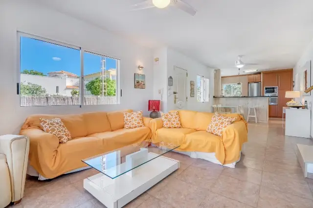 Casa-Villa de 5 Dormitorios alquiler Denia, España