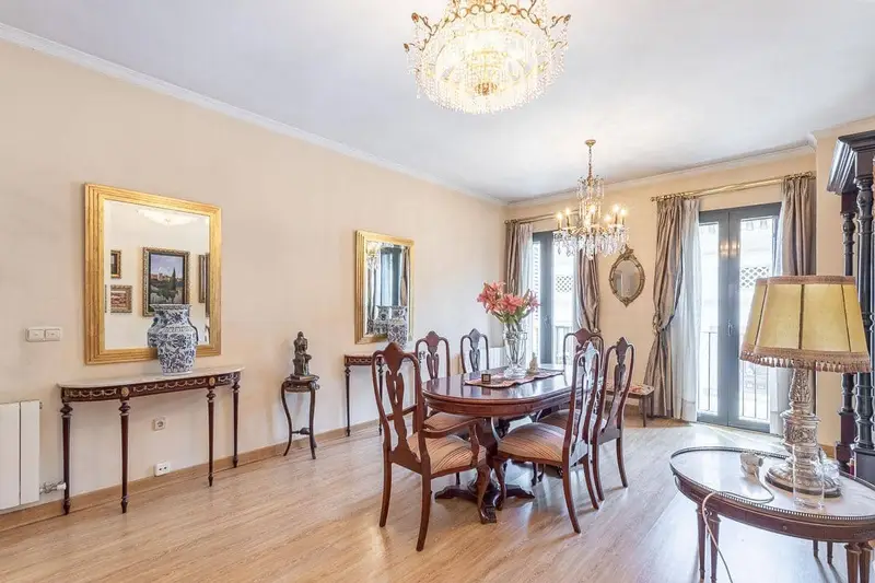 Piso en venta en Granada centro 142m2 4 dormitorios garaje