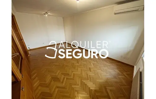 Rent 2 bedroom apartment of 80 m² in Madrid