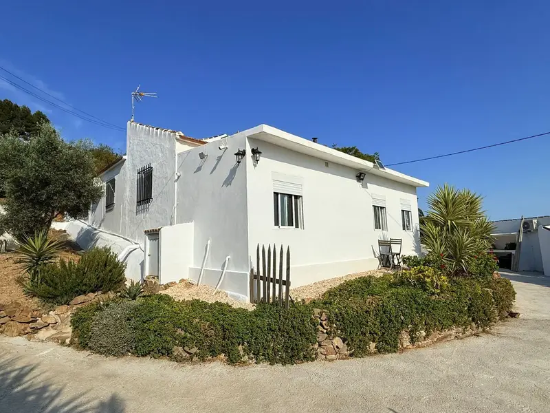 3 Casas Independientes con Estudio en 6000m2 - Piscina y Vistas