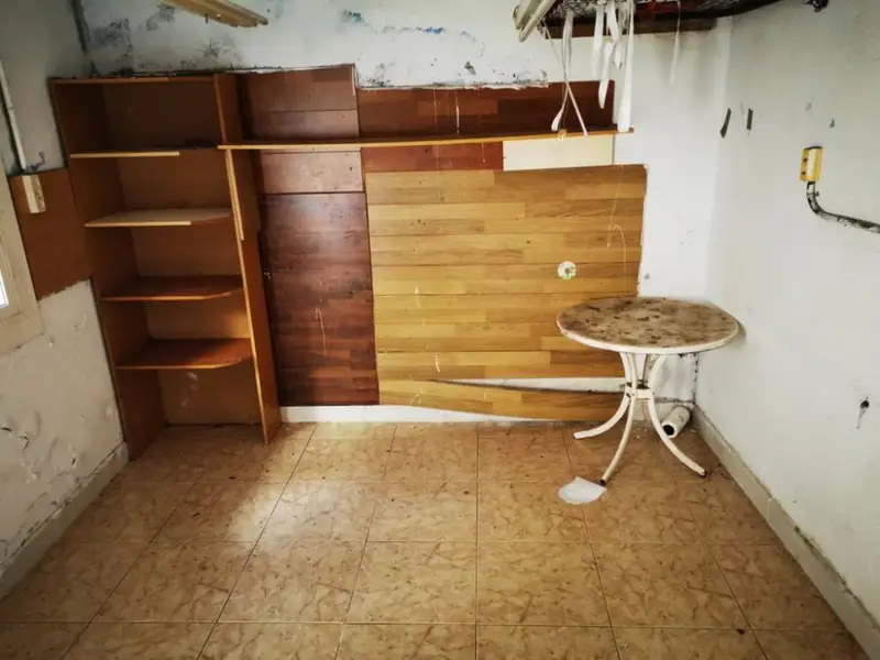 Casa Unifamiliar 192m2 7 habitaciones 2 baños Badalona