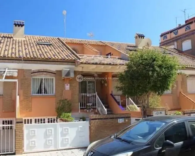 4 Dormitorios Adosado en Venta