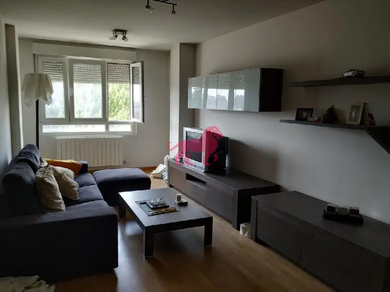 Apartamento en Venta Trobajo del Camino con Trastero y Garaje