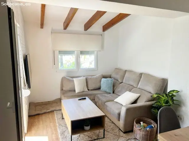 Bungalow en Denia con Terraza y Piscina Comunitaria
