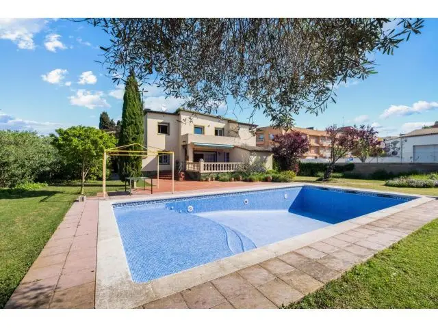 Villa en Sant Pere Pescador Costa Brava con Jardin y Piscina