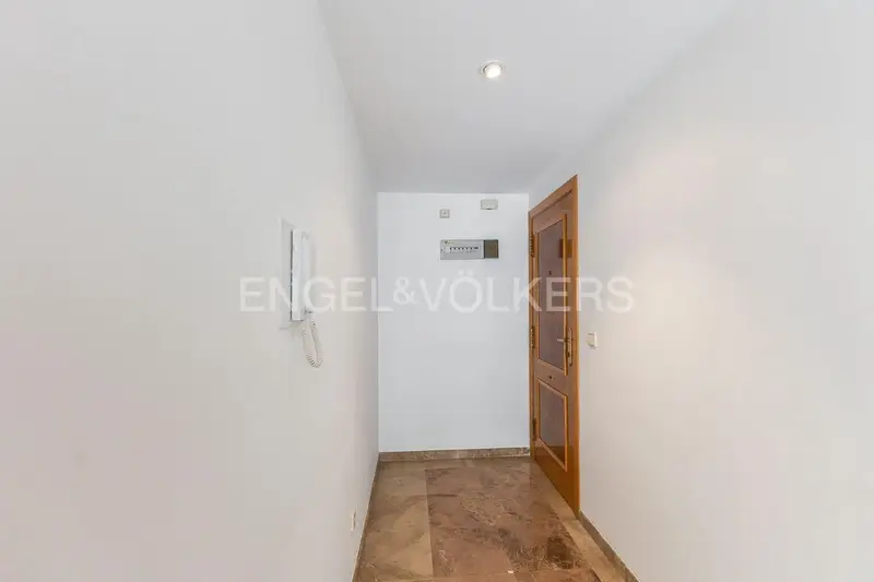 Apartamento en Valencia: 3 Dormitorios, 2 Baños, Parking y Trastero