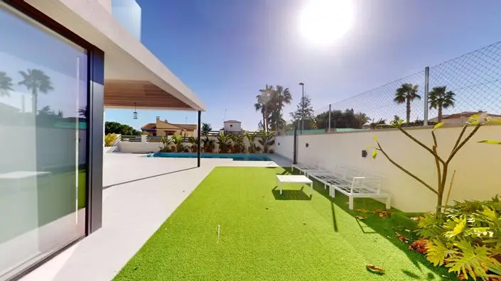 Villa de Lujo en La Zenia 3 Dormitorios Piscina Privada