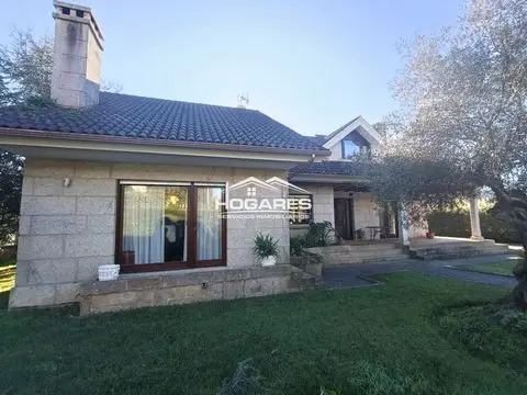 Chalet en Nigran 440m2 3 dormitorios Jardin 2024m2