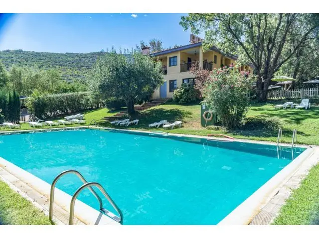 Hotel Rural Valle del Jerte: 10 Habitaciones, Piscina y 200 Cerezos