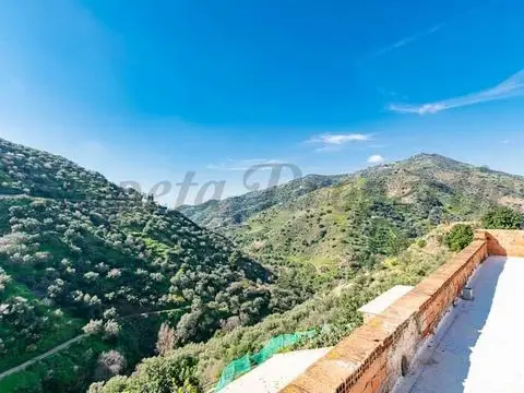 Casa-Villa en Venta Sayalonga: 185m2, Jardin, Vistas al Valle