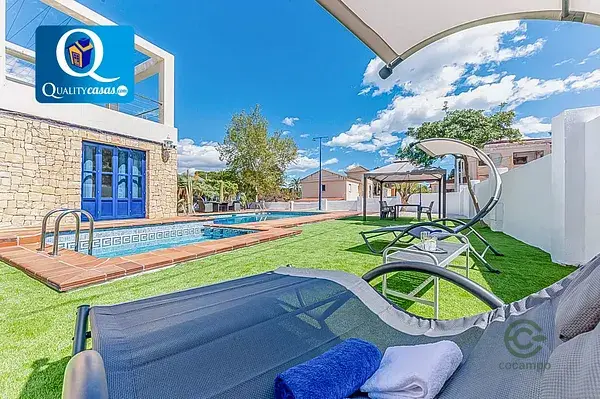 Chalet de Lujo en Vistahermosa Alicante 8 Dormitorios Piscina Jardin Privado