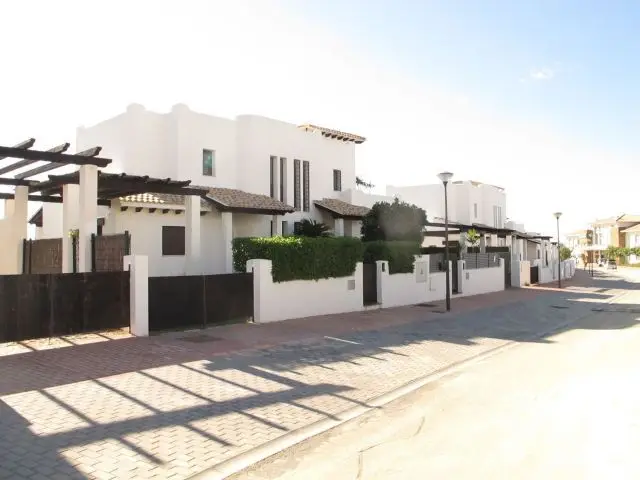 Dúplex Moderno Las Salinas: Jardín Piscina 3 Habitaciones