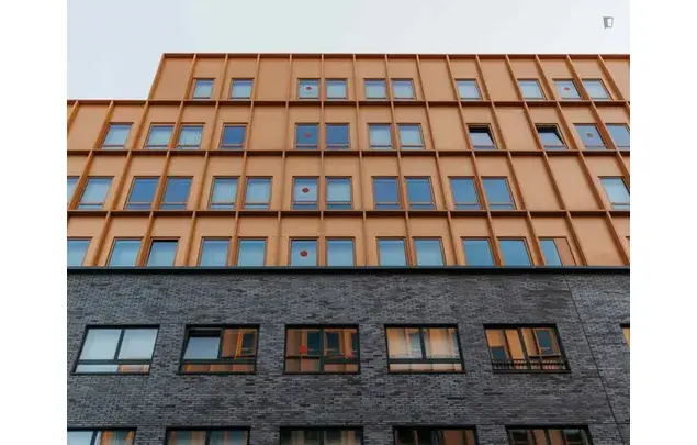 Residencia Estudiantes Barcelona: Habitaciones Modernas con Piscina y Gimnasio