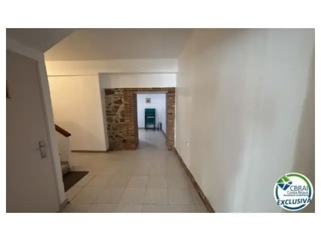 Casa en Vilajuiga: 3 habitaciones, patio, cerca de la playa