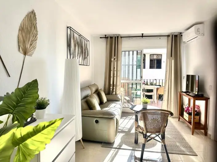 Apartamento en Calahonda con Vistas al Mar 2 Dormitorios 2 Banos
