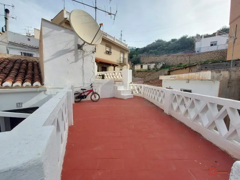 Chalet Reformado en Velez de Benaudalla 2 Dormitorios 2 Baños