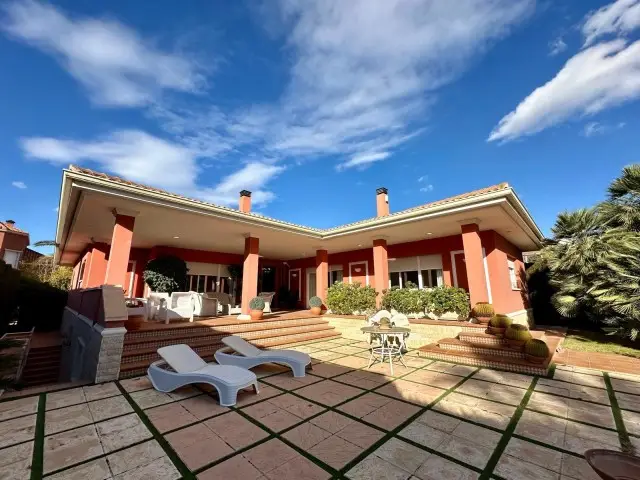 Casa Villa 4 Dormitorios Piscina Petrer Alicante